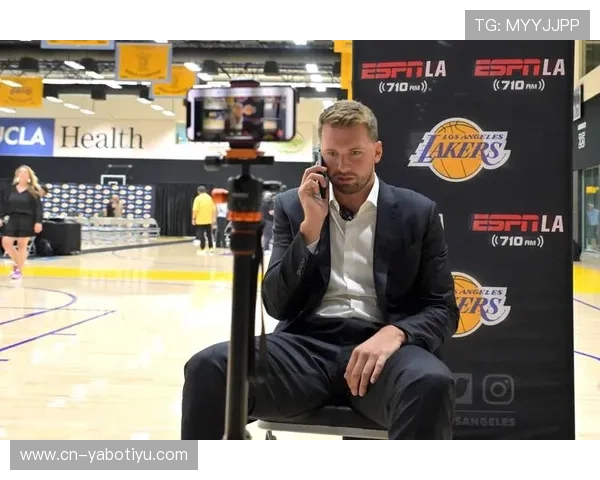 湖人连续8场得分上双状态回暖 全员表现逐步提升信心倍增